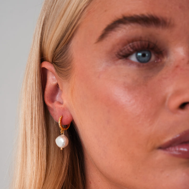 Selena Pearl Earrings