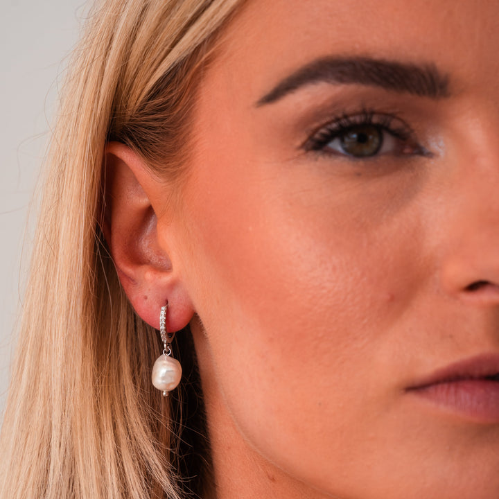 Selena Pearl Earrings