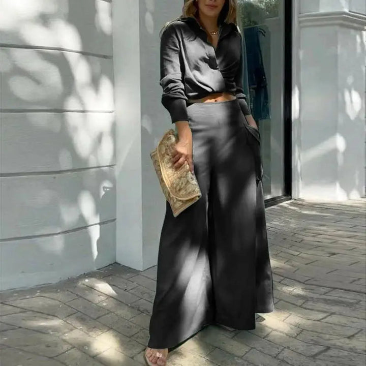 Summer outfit with knotted shirt and high-waisted palazzo pants