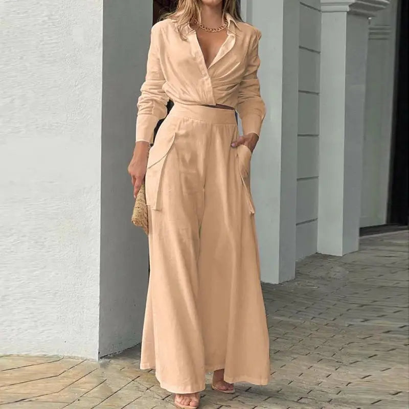 Summer outfit with knotted shirt and high-waisted palazzo pants