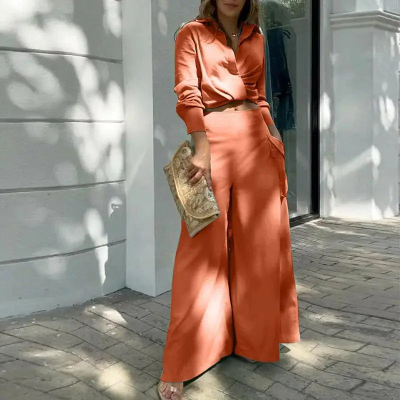 Summer outfit with knotted shirt and high-waisted palazzo pants